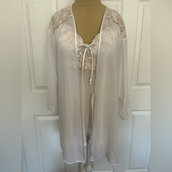 Seductive Wear Slip & Robe - Picture 6 of 16